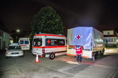Frickenhausen: 210 Einsatzkraefte bei Grossbrand in Seniorenzentrum - Mehrere Verletzte und Betroffene